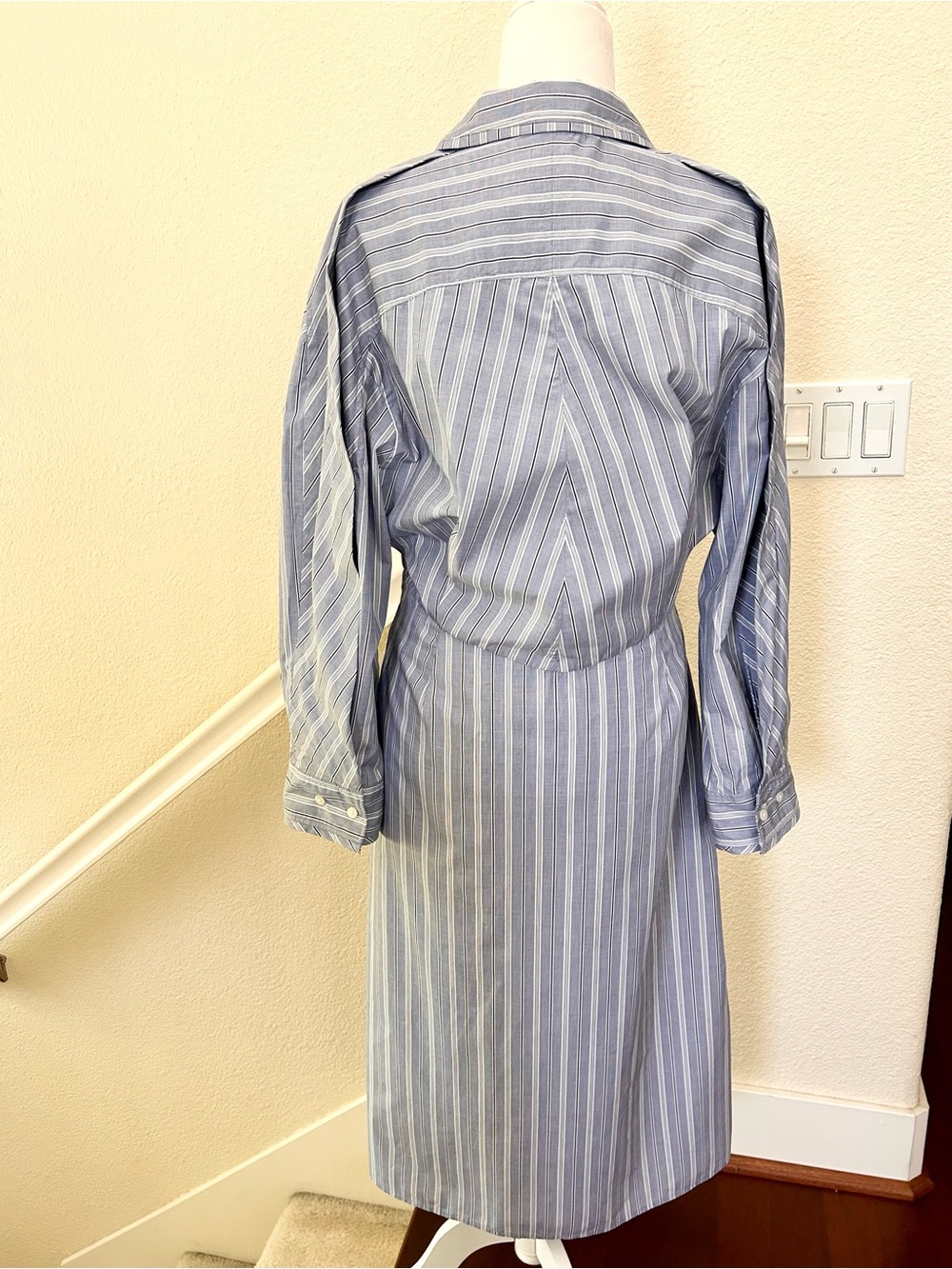 COS Pinstriped Cotton Midi Shirt Dress Blue White
Stripe - Women's US 10 / EU 42 - Picture 7 of 16